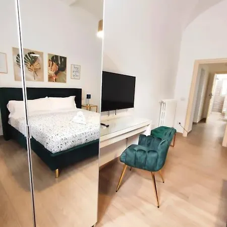 The Gold Apartment-2