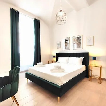 The Gold Apartment-2